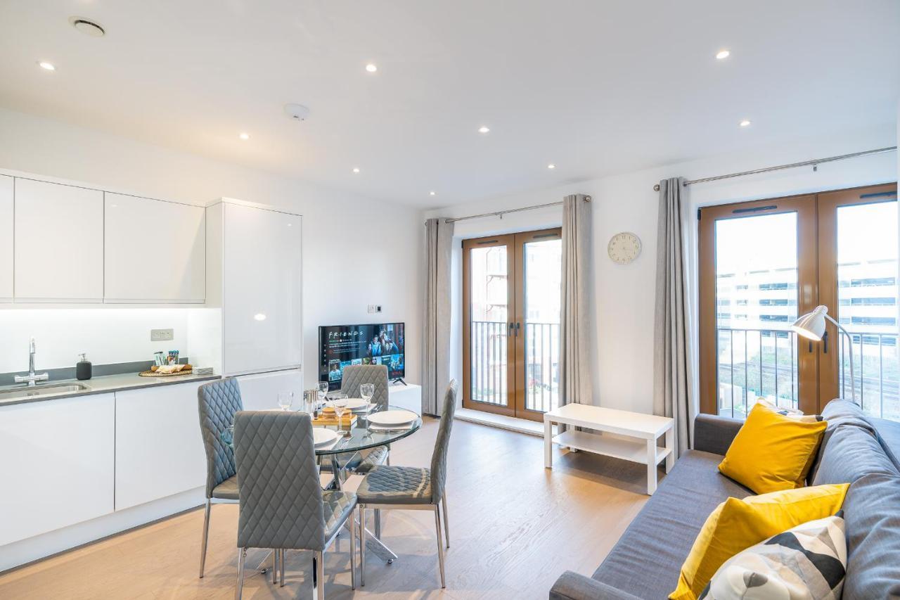 St Albans 2 Bed Luxury City Apartment, 5 Mins Walk To Train & Allocated Parking מראה חיצוני תמונה