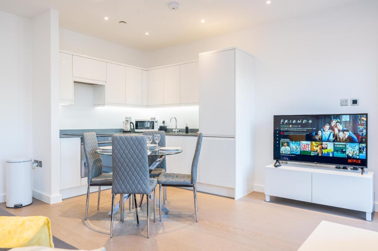 St Albans 2 Bed Luxury City Apartment, 5 Mins Walk To Train & Allocated Parking מראה חיצוני תמונה
