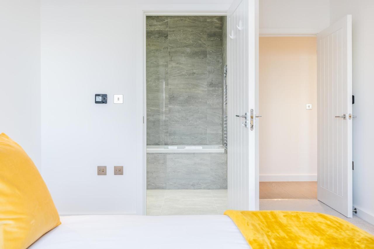 St Albans 2 Bed Luxury City Apartment, 5 Mins Walk To Train & Allocated Parking מראה חיצוני תמונה